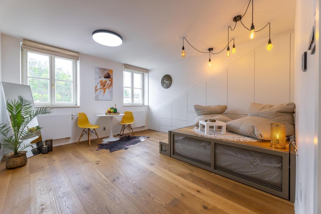 Luxurious, Charming Studio Perfect For Couples Praha Bagian luar foto