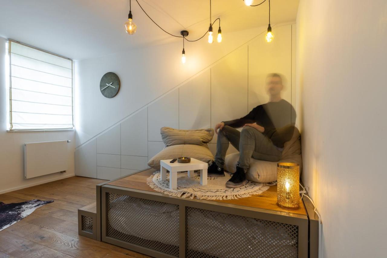 Luxurious, Charming Studio Perfect For Couples Praha Bagian luar foto
