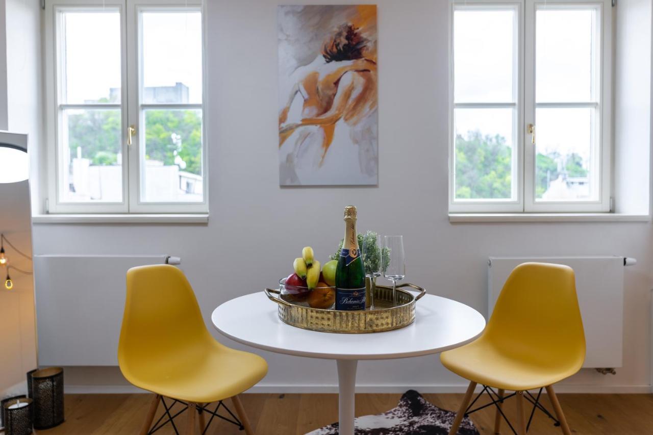Luxurious, Charming Studio Perfect For Couples Praha Bagian luar foto