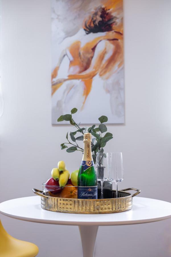 Luxurious, Charming Studio Perfect For Couples Praha Bagian luar foto