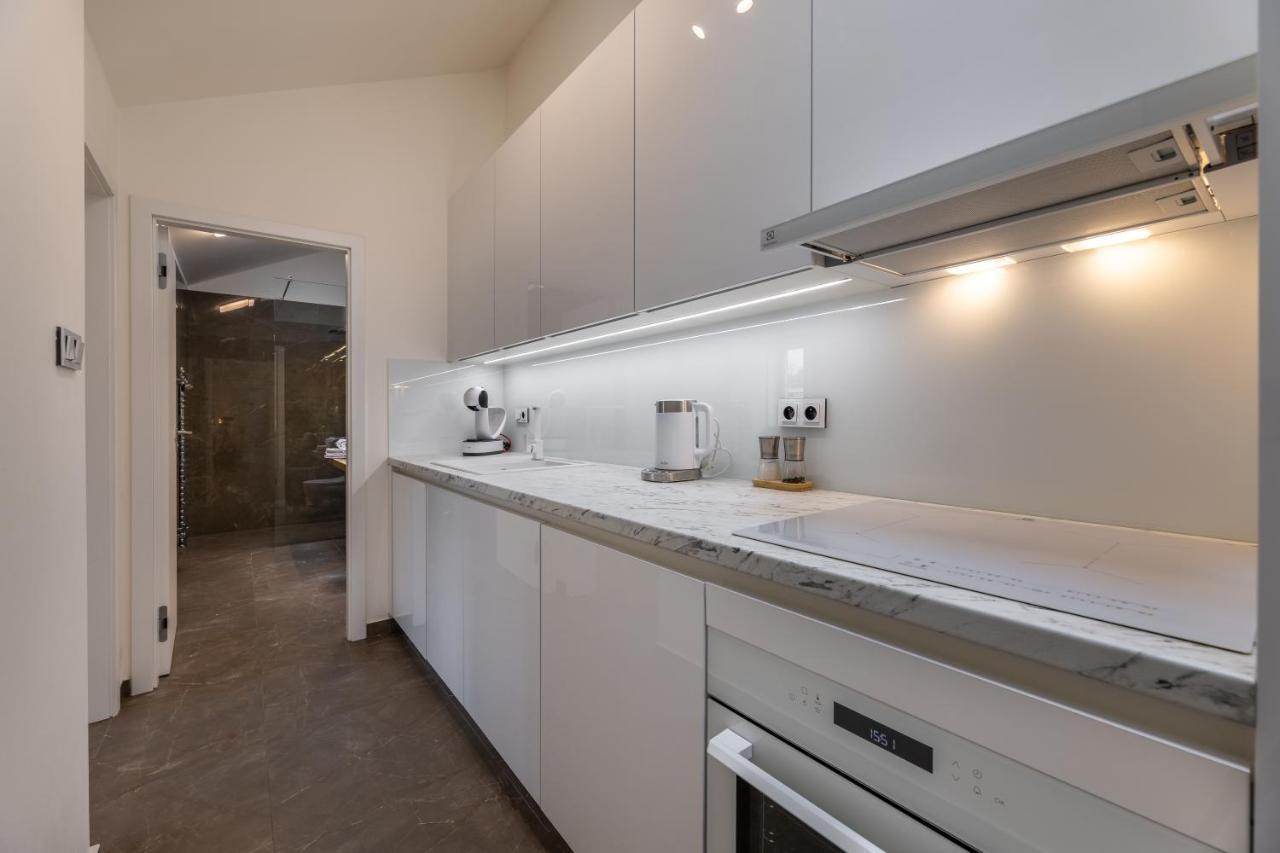 Luxurious, Charming Studio Perfect For Couples Praha Bagian luar foto